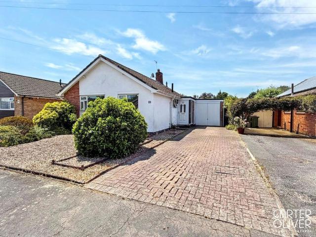 2 bedroom detached bungalow for sale