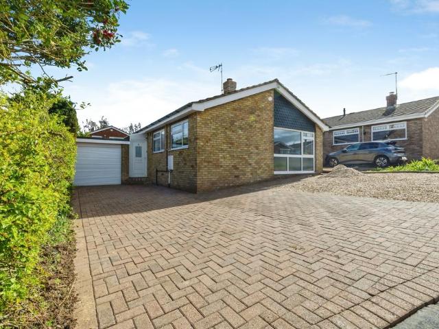 2 bedroom detached bungalow for sale