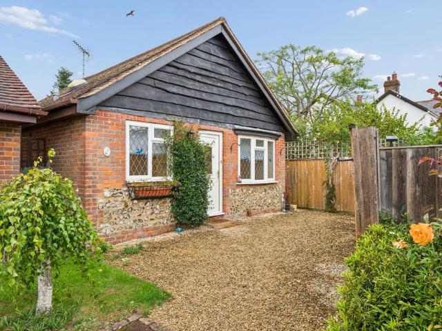 2 bedroom detached bungalow for sale