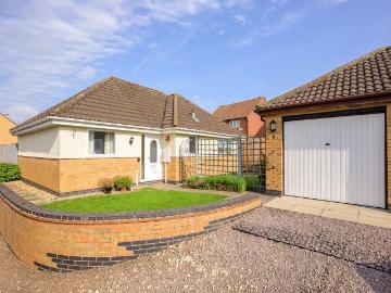 2 bedroom detached bungalow for sale