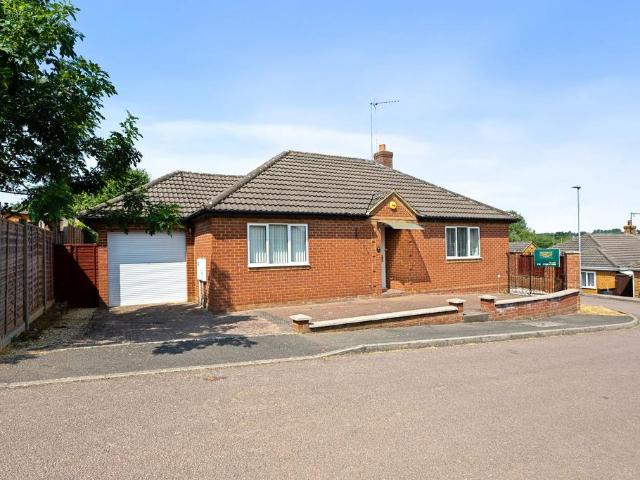 2 bedroom detached bungalow for sale