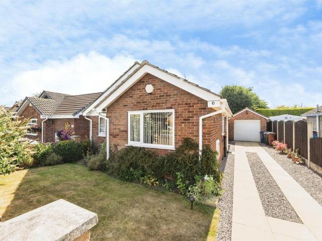2 bedroom detached bungalow for sale