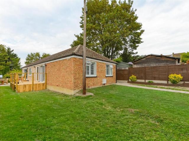 2 bedroom detached bungalow for sale