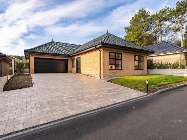 2 bedroom detached bungalow for sale