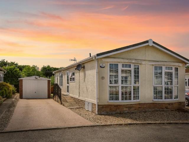 2 bedroom detached bungalow for sale