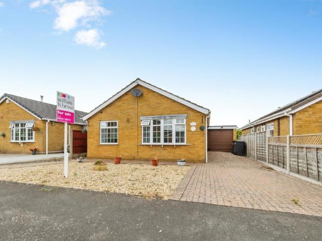 2 bedroom detached bungalow for sale