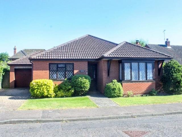 2 bedroom detached bungalow for sale