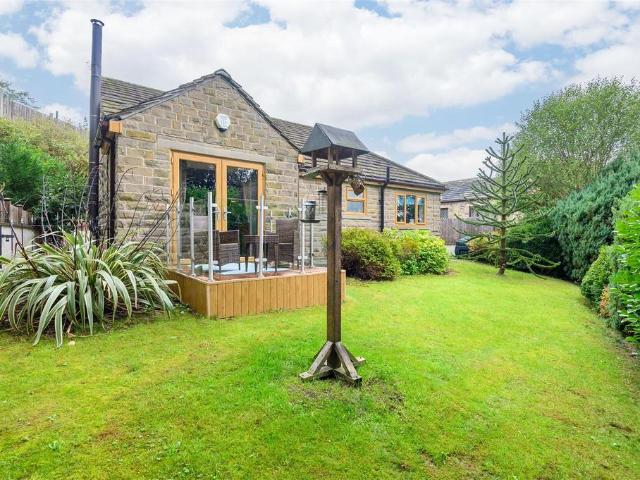 2 bedroom detached bungalow for sale