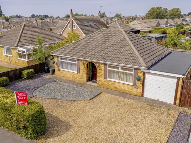 2 bedroom detached bungalow for sale