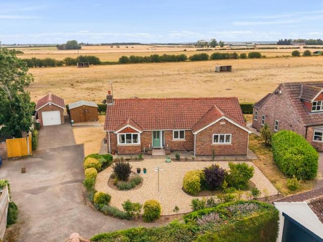 2 bedroom detached bungalow for sale