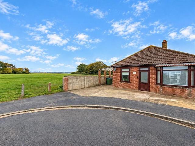 2 bedroom detached bungalow for sale