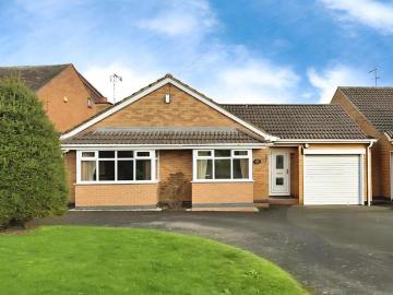 2 bedroom detached bungalow for sale