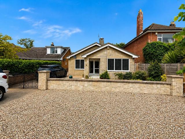 2 bedroom detached bungalow for sale