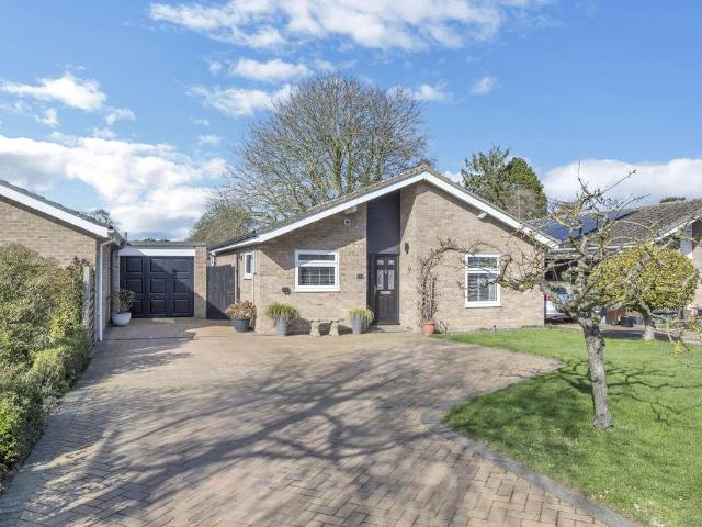 2 bedroom detached bungalow for sale