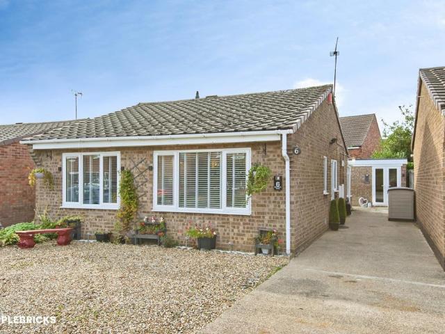 2 bedroom detached bungalow for sale