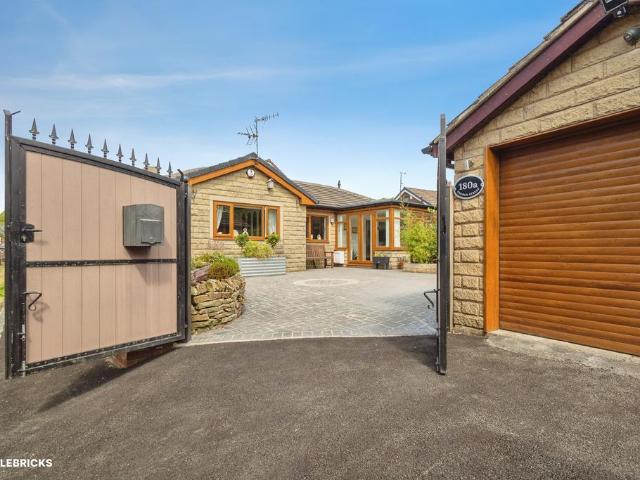 2 bedroom detached bungalow for sale