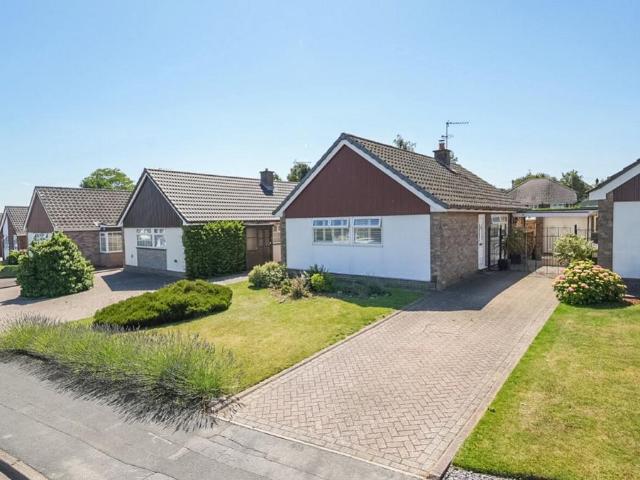 2 bedroom detached bungalow for sale