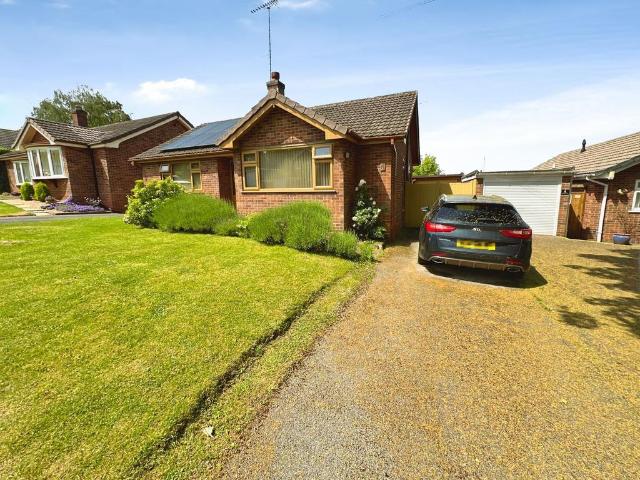 2 bedroom detached bungalow for sale