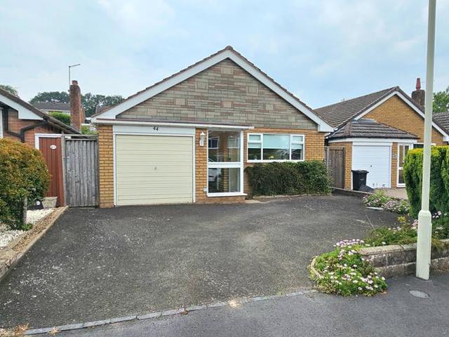 2 bedroom detached bungalow for sale