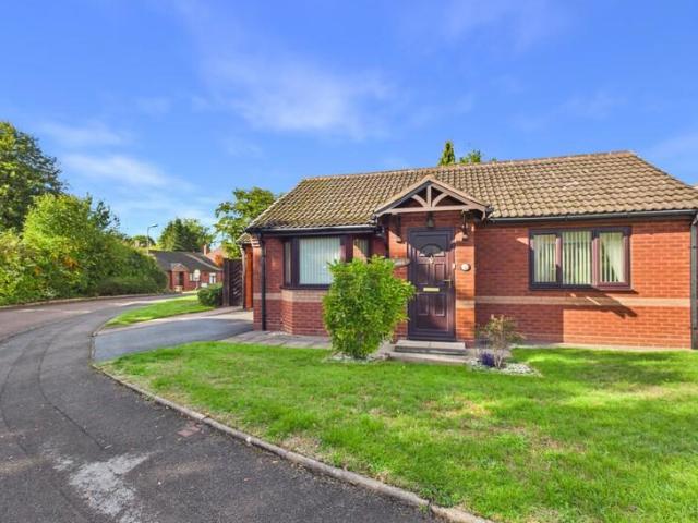2 bedroom detached bungalow for sale