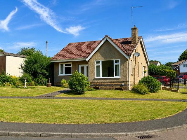 2 bedroom detached bungalow for sale