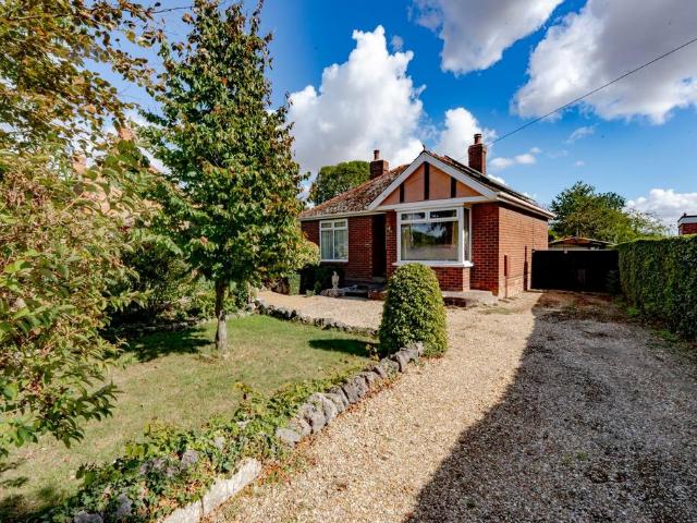 2 bedroom detached bungalow for sale