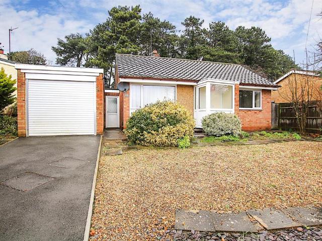 2 bedroom detached bungalow for sale