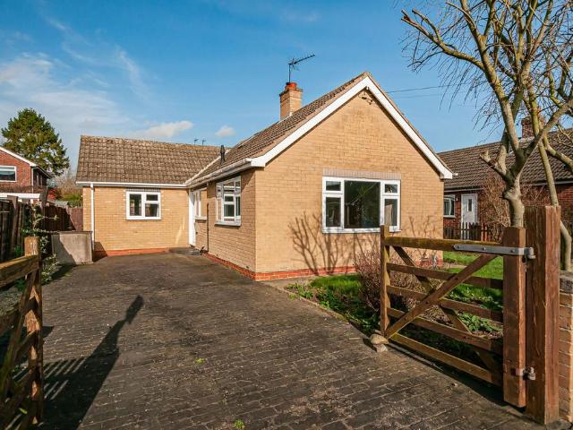 2 bedroom detached bungalow for sale