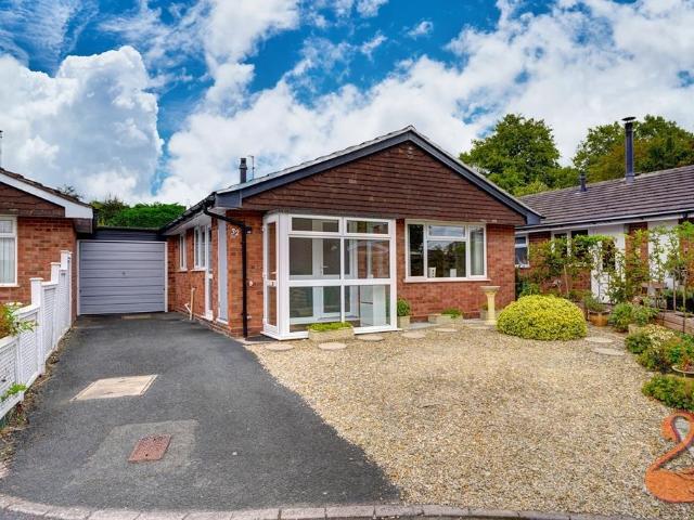 2 bedroom detached bungalow for sale