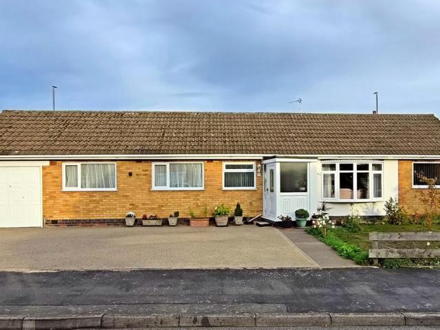 2 bedroom detached bungalow for sale