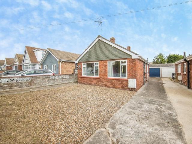 2 bedroom detached bungalow for sale