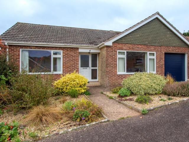 2 bedroom detached bungalow for sale
