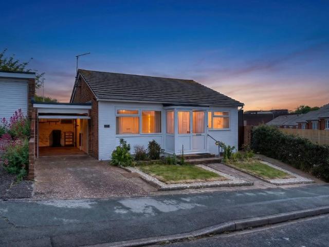 2 bedroom detached bungalow for sale
