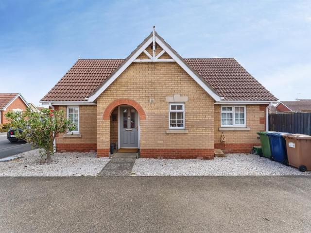 2 bedroom detached bungalow for sale