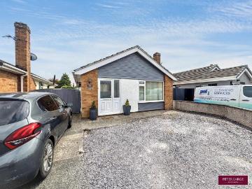 2 bedroom detached bungalow for sale