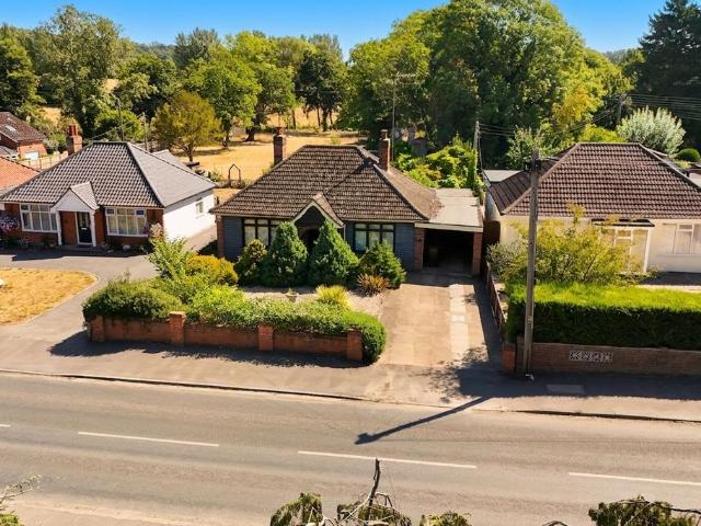 2 bedroom detached bungalow for sale