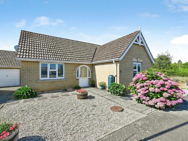 2 bedroom detached bungalow for sale