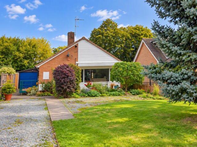 2 bedroom detached bungalow for sale