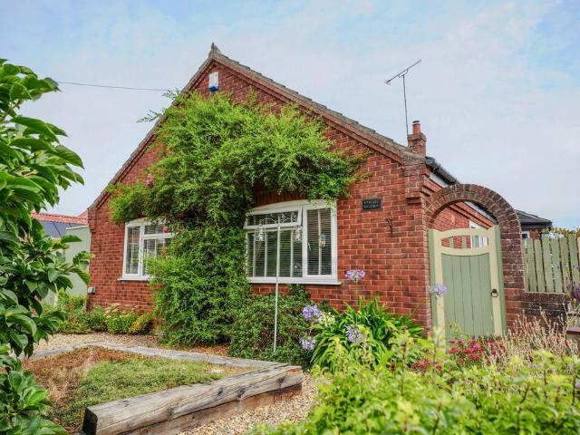 2 bedroom detached bungalow for sale