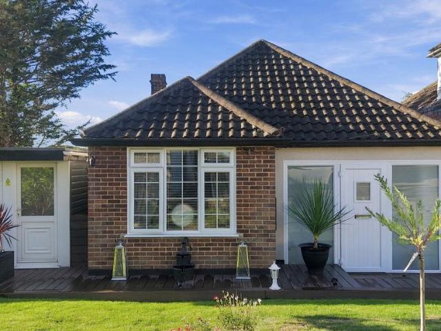 2 bedroom detached bungalow for sale