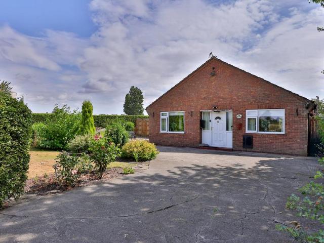 2 bedroom detached bungalow for sale