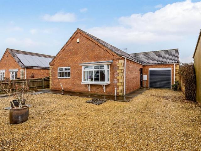 2 bedroom detached bungalow for sale