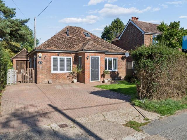 2 bedroom detached bungalow for sale