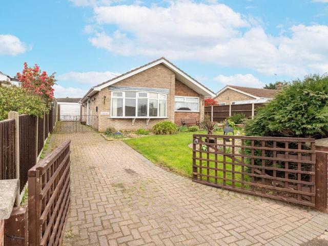 2 bedroom detached bungalow for sale