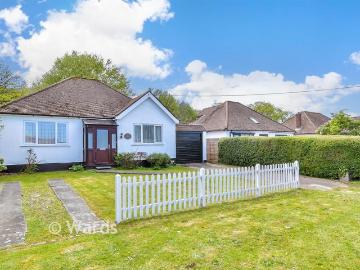 2 bedroom detached bungalow for sale