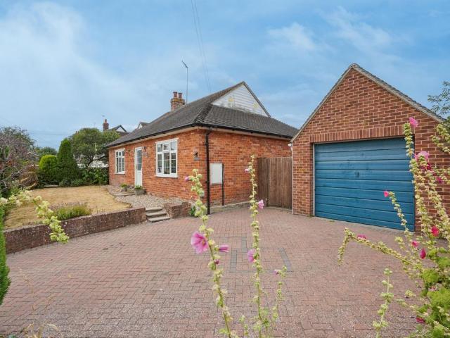 2 bedroom detached bungalow for sale