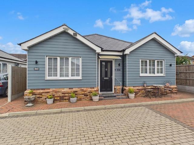 2 bedroom detached bungalow for sale