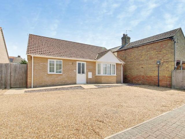 2 bedroom detached bungalow for sale