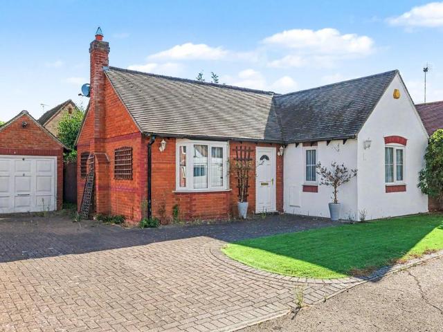 2 bedroom detached bungalow for sale