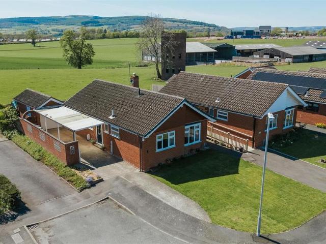 2 bedroom detached bungalow for sale